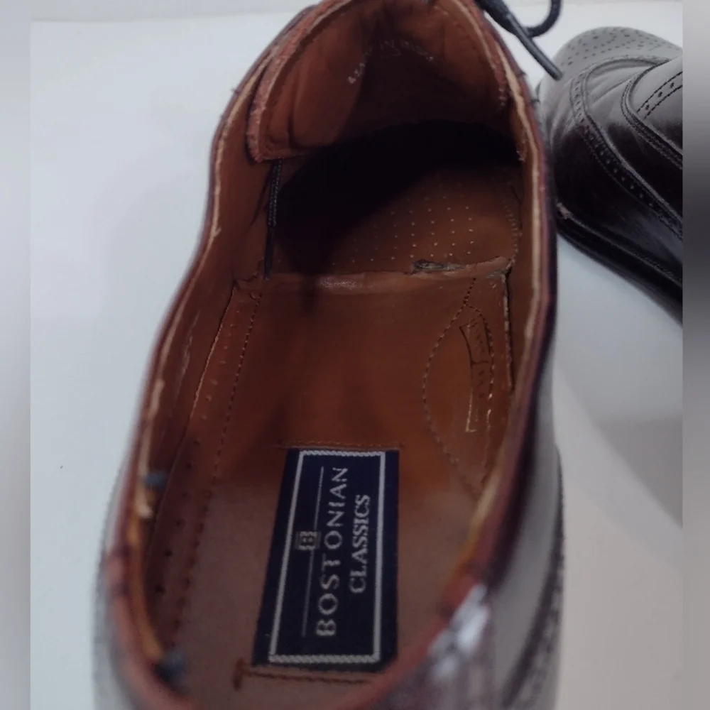 Bostonian Dark Brown Leather Oxfords Size (9.1/2)